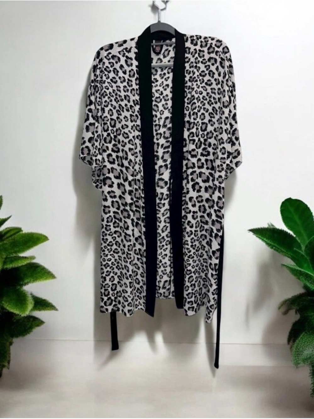 Victoria’s Secret Kimono Robe Womens Size M/L Leopard Print Short Sleeve